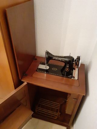 Máquina antigua de coser ALFA