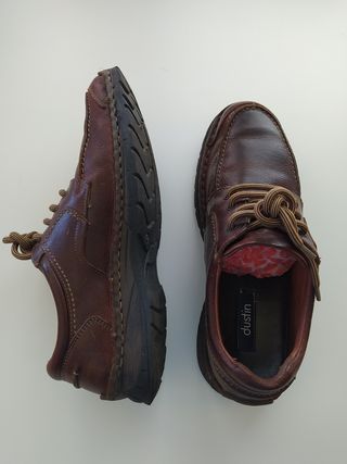 Zapatos de piel de la marca Dustin