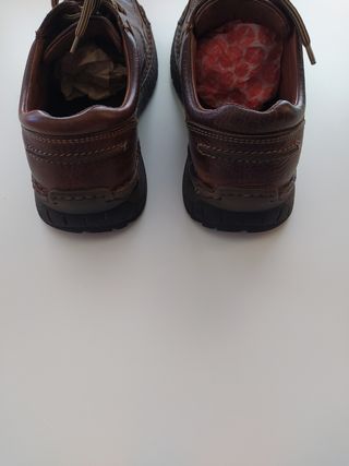 Zapatos de piel de la marca Dustin