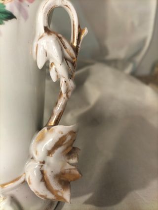 Pareja de jarrones francesas en porcelana.