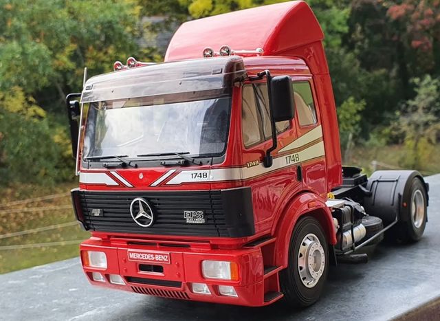 Otto 1/18 MERCEDES-BENZ SK 90'