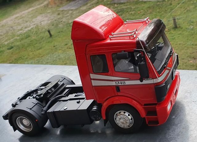 Otto 1/18 MERCEDES-BENZ SK 90'