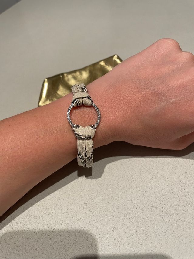 Pulsera Piel Cocodrilo y Circonitas .