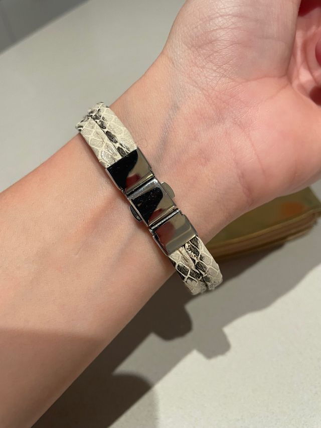 Pulsera Piel Cocodrilo y Circonitas .