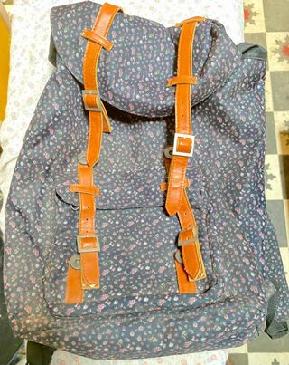 Mochila pull and bear 