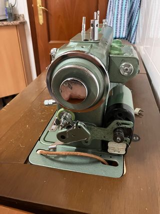 MAQUINA DE COSER REFREY