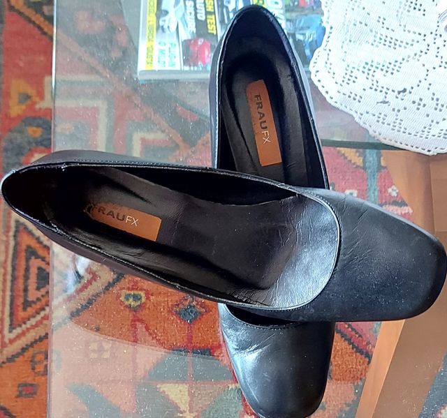 décolleté in pelle nere FRAU