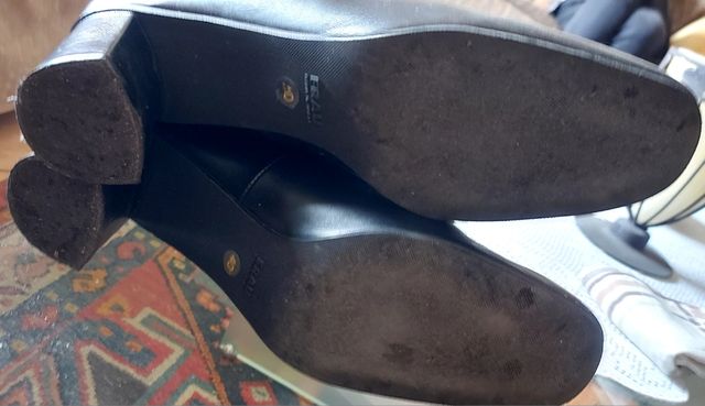 décolleté in pelle nere FRAU