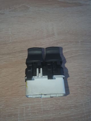 Mando elevalunas izquierdo clio 3