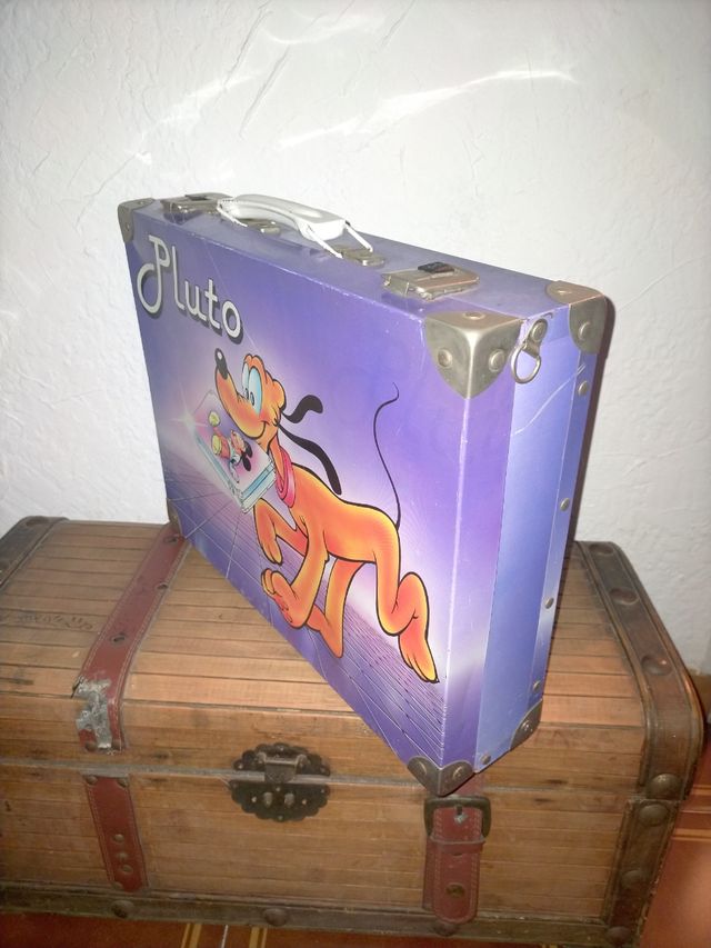 Maletín de metal Pluto .