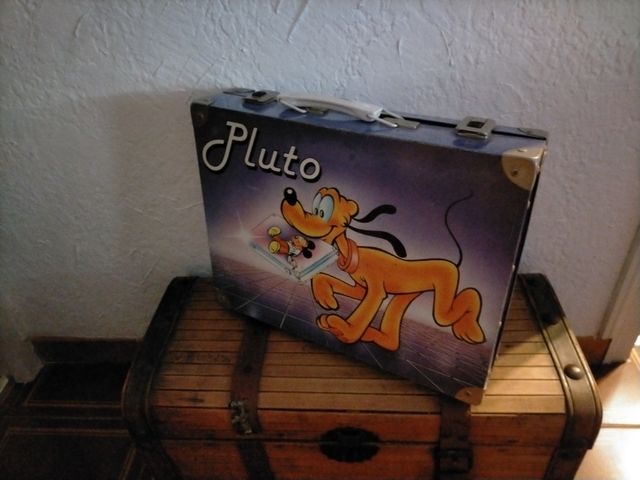 Maletín de metal Pluto .
