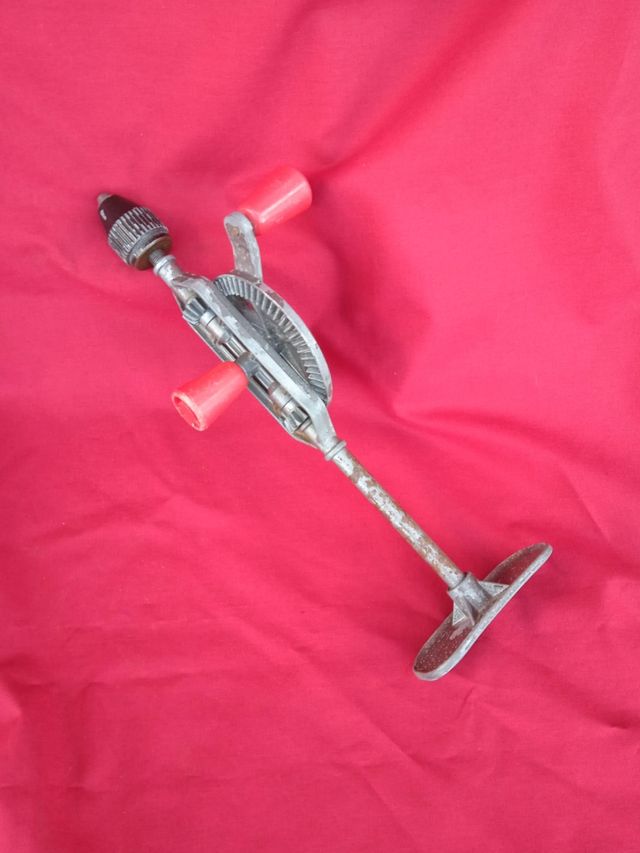 Ferramenta de perfuração