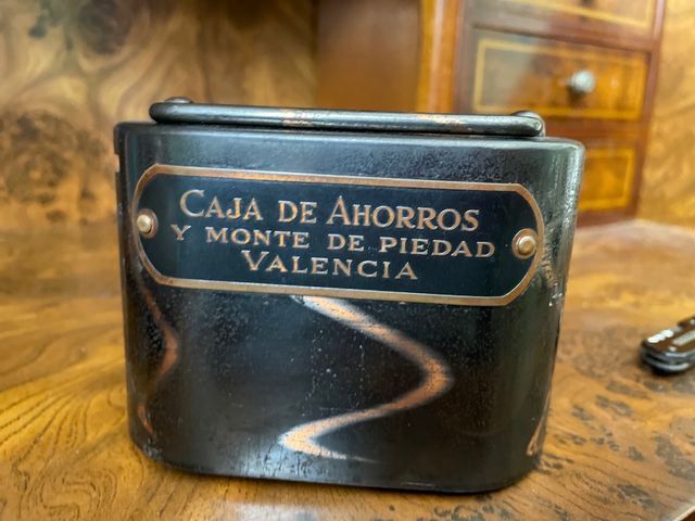 Hucha antigua hierro Caja Ahorros Valencia