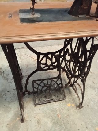 Maquina de coser Naumann antigua