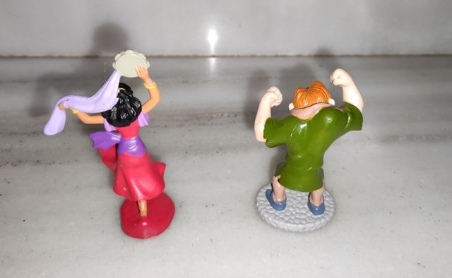 Figuras de Disney de plástico duro.