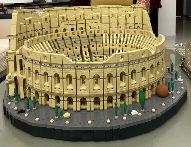 Coliseo romano (9036 piezas) es el más grande.