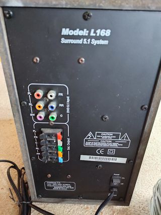 Home cinema 5.1 + DVD Airis + 4 pelis