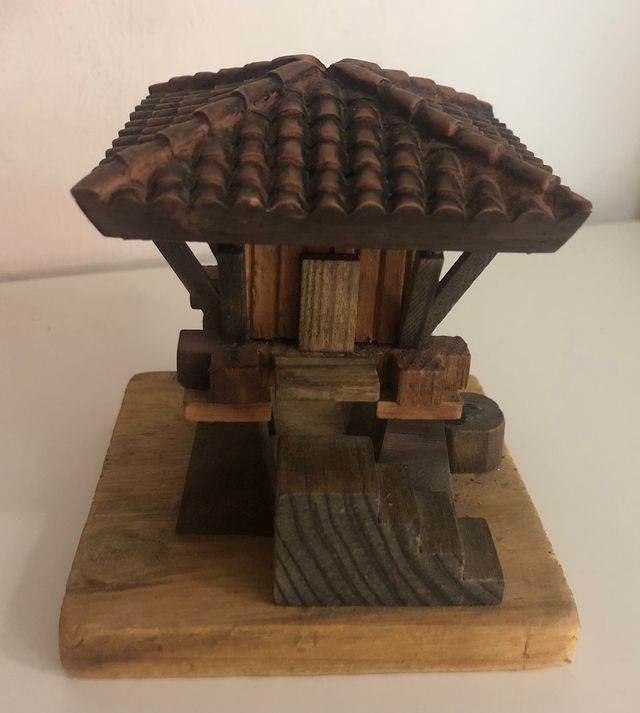 Horreo Asturiano miniatura de madera