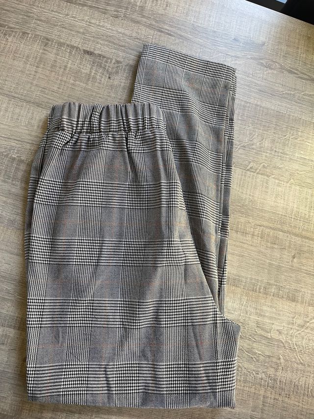 Pantalón pinzas stradivarius 