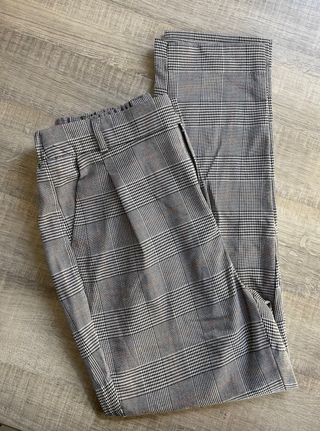 Pantalón pinzas stradivarius 