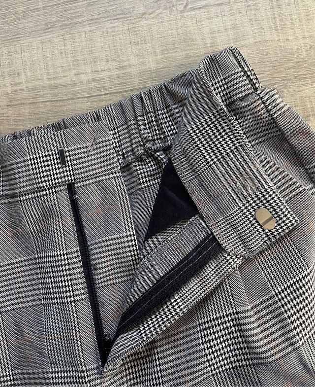 Pantalón pinzas stradivarius 