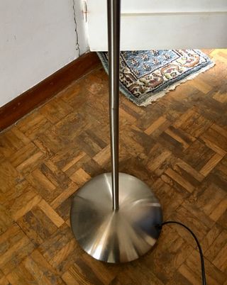 Lámpara de pie metal y madera 