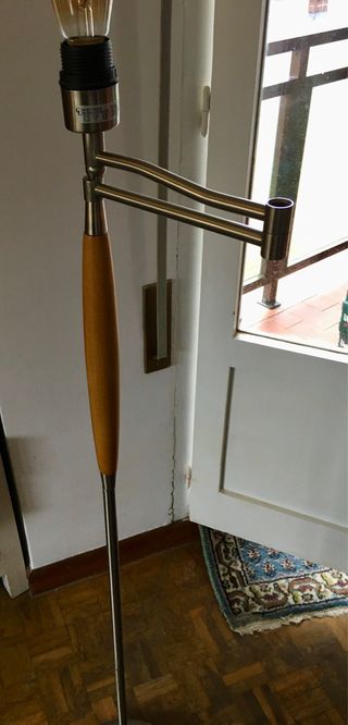 Lámpara de pie metal y madera 