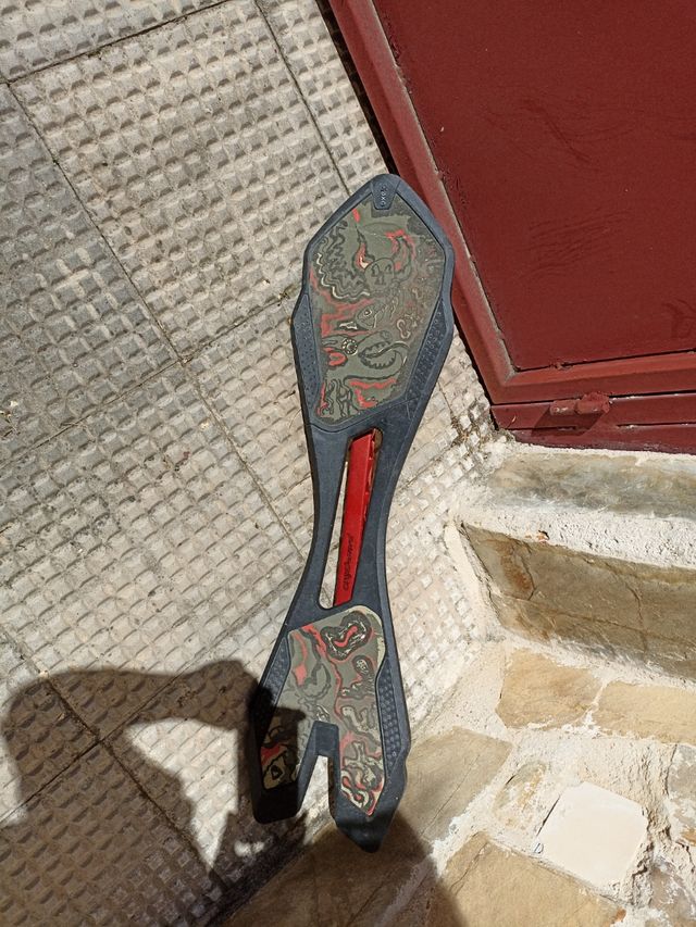 monopatín "wave board"