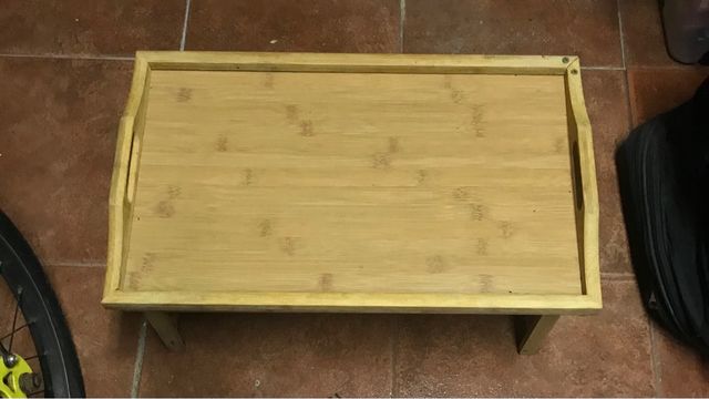 Bandeja madera con patas