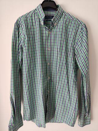 Camisa manga larga slim fit. Talla S