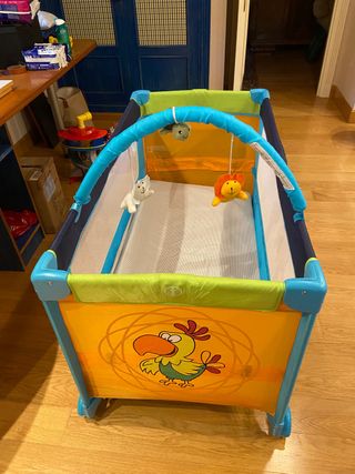 Cuna de viaje, colchón y juego nórdico