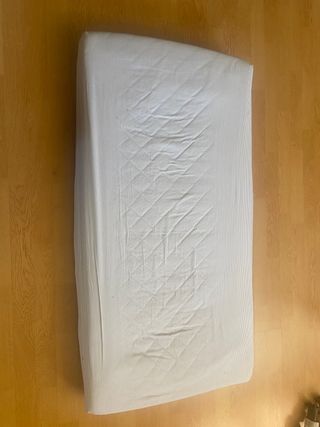 Cuna de viaje, colchón y juego nórdico