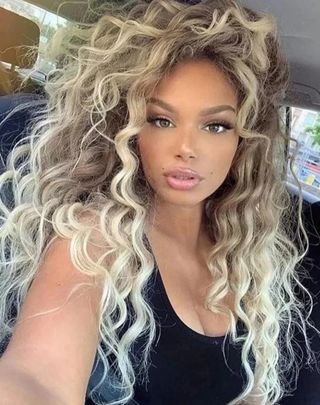 Peluca Morena/Rubia pelo Largo m11 FUENGIROLA