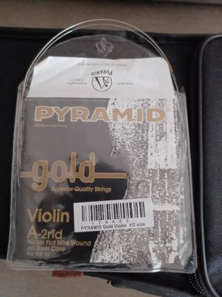 violín pyramid gold