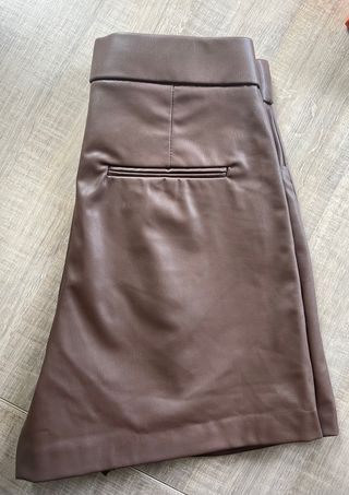 Pantalón corto vestir cuero marrón