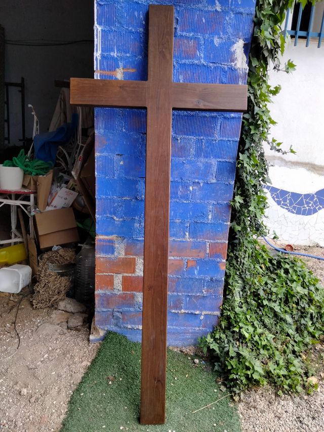 Cruz de madera nueva
