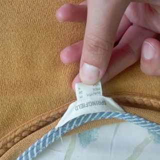 jersey finito color mostaza marca springfield