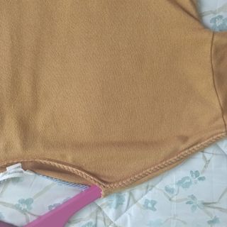 jersey finito color mostaza marca springfield