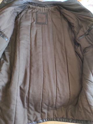 Cazadora - abrigo de cuero grueso y marca Caramelo