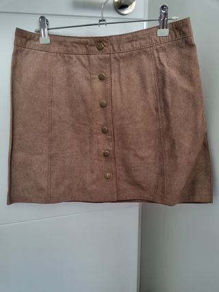 Mini falda CUERO REAL marrón. Stradivarius. M