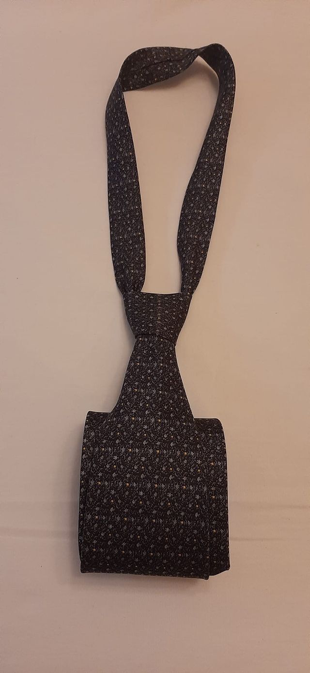 Corbata gris / negro (100% seda natural)