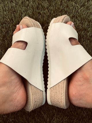 Sandalia blanca con plataforma, talla 39