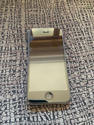 Iphone 5 con funda y cargador