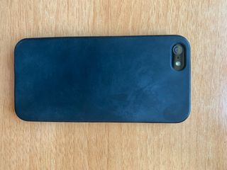 Iphone 5 con funda y cargador