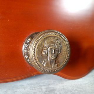 antiguo-perchero-madera-latón-y-bronce