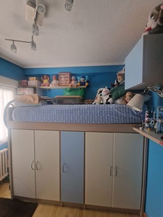 Habitación juvenil cama nido con armario debajo