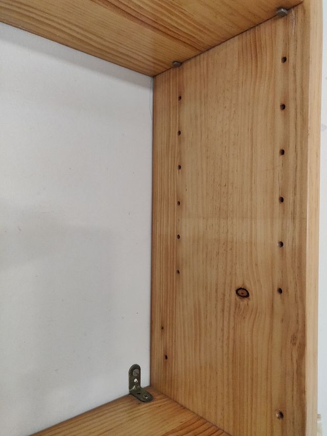 estanterías pino barnizadas