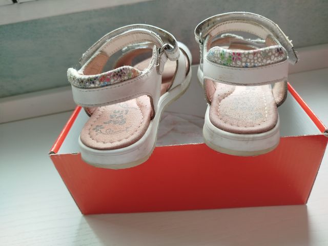 Sandalia niña marca Garvalin talla 29 con velcro