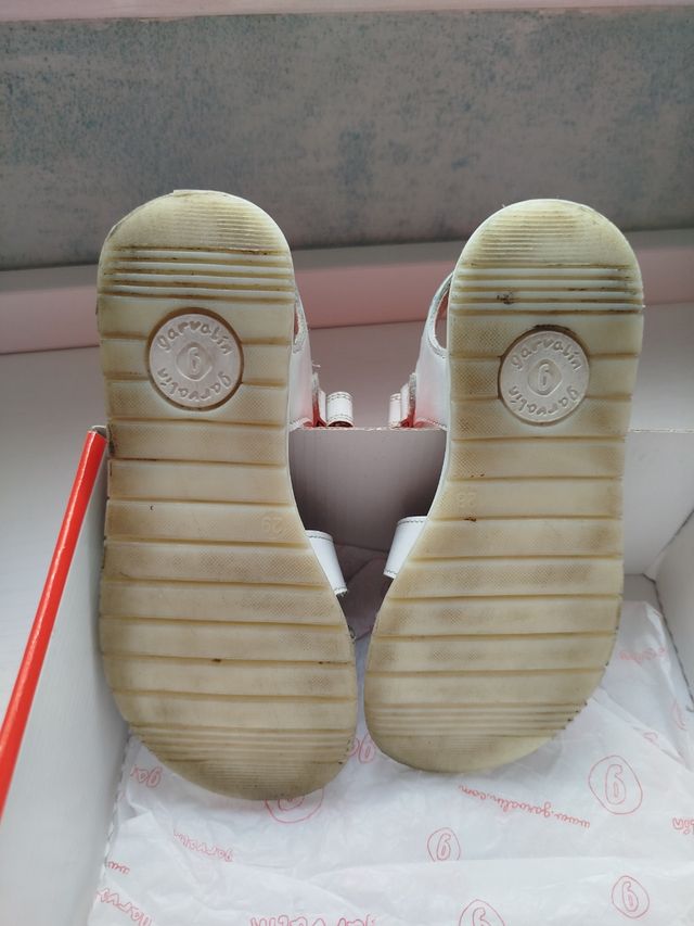 Sandalia niña marca Garvalin talla 29 con velcro