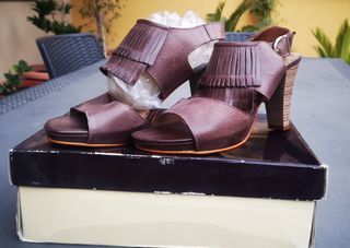 Sandalias piel de tacón